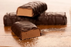 protein bars on wooden table