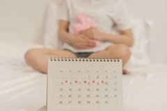 Image woman tracking menstrual cycle