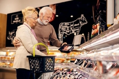 Image couple buying meat in grocery store