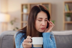 Image Woman drinking coffee