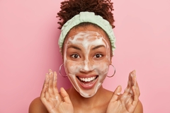 Image Person washing face.