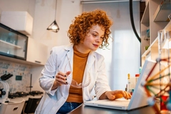 Image female scientist working on laptop