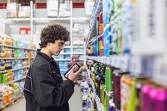 Image Man shopping for alcohol
