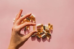Image woman's hand holding supplements