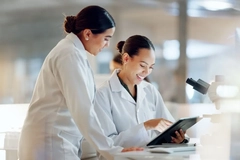 Image female researchers in lab