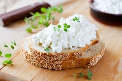 Image Cottage cheese on toast