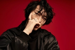 Image Korean man against a red backdrop with black clothing