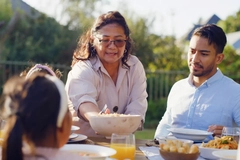 Image Family eating outside