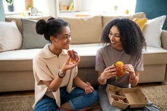 teenagers eating burgers