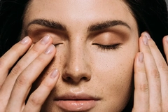 Image woman with freckles and beautiful skin