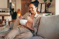 Image Woman eating breakfast