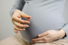 Image Pregnant woman taking supplements