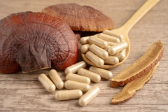 Image Reishi mushrooms and supplements