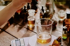 Image dropper and liquid in beker