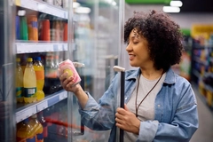woman buying soda in the supermarket