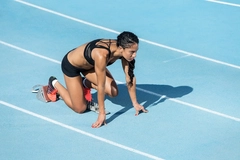 Image Female track runner