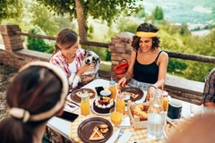 Image People eating around the table, Symrise.