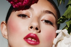 Image Woman with flowers in her hair