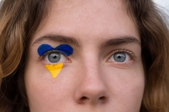 Image Woman with red and blue Ukrainian flag makeup