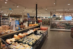 Albert Heijn shelves.