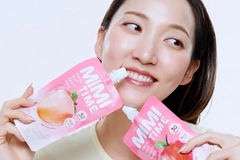 Image A woman holding Mimitime pouches.