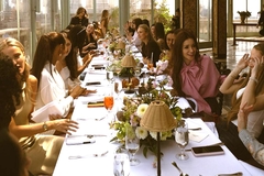 Image people sat at table at IPSY business brunch