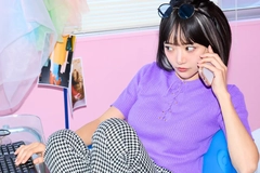 Image Japanese woman on the phone in a colorful room
