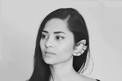 Image Black and white picture of a woman