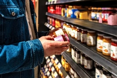 Image shopper compares labels in a supermarket