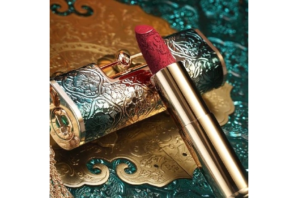 Lipstick by the brand Florasis.