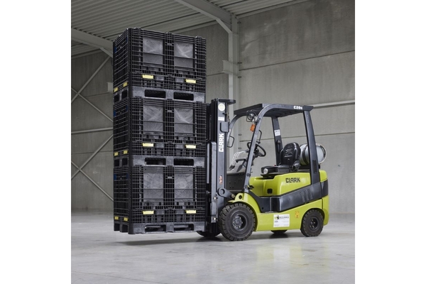 Image Palletizing crates on vehicle.