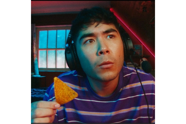 Image Gamer eating Doritos Silent.