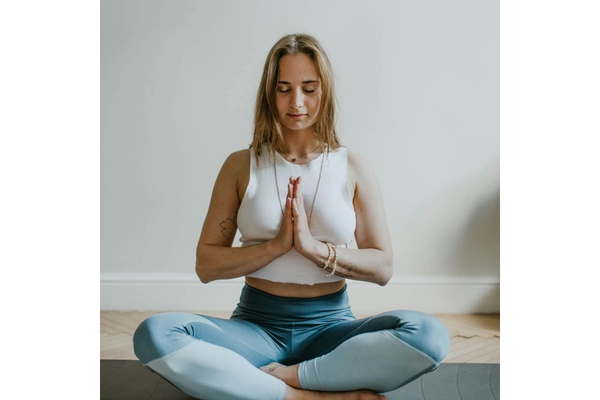 Image Woman doing yoga