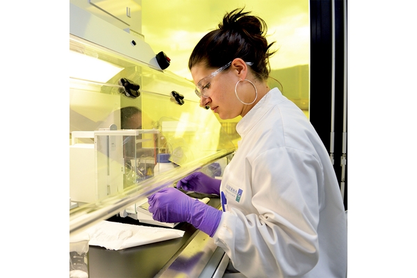 Galderma employee in lab.