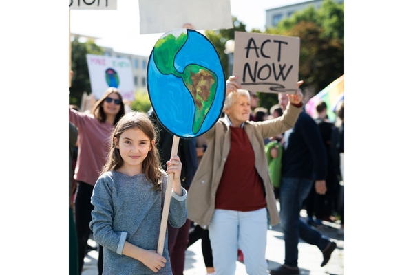 Image People demonstrating for climate change, holding up signs.
