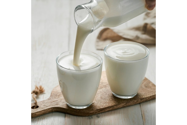 Image Pouring kefir.