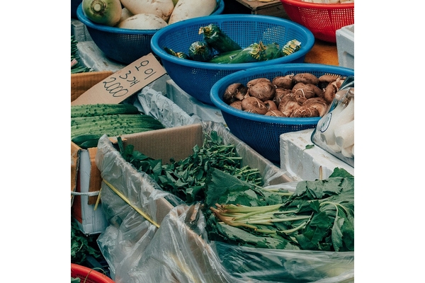 Image A Korean vegetable market.