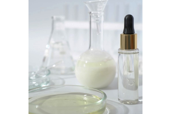 A dropper and petri dish in a lab.