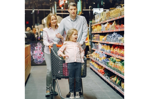 Image parents and girls child in a supermarket