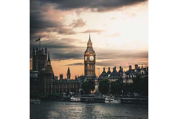 Image UK Parliament as dusk.
