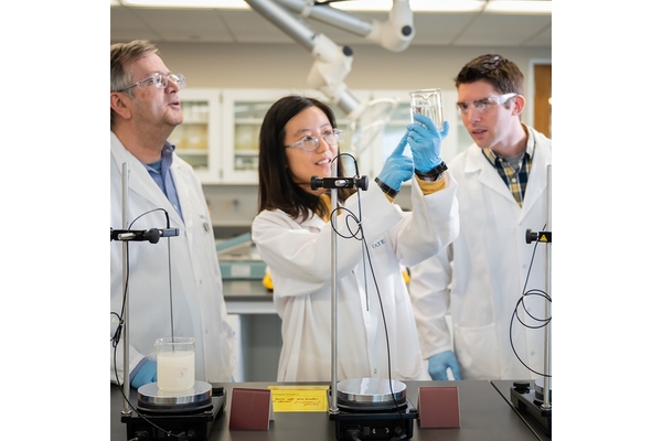 Image Scientists in the lab.