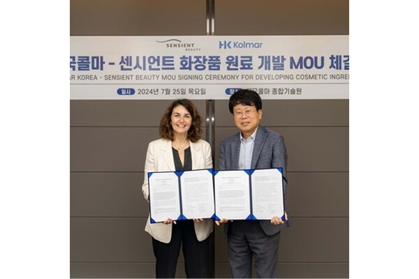 Byung-Seok Moon, Head of Technology Research at Kolmar Holdings, and Marianne Peltier, General Manager of Sensient Beauty Asia.
