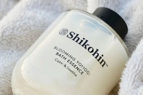 Shikohin Blooming Yomogi Bath Essence