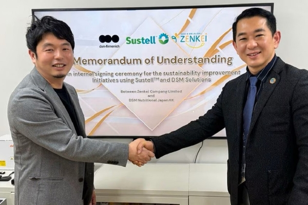 Image two Asian men shaking hands