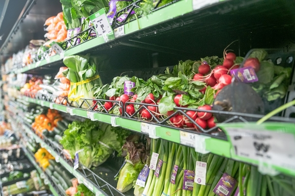 vegetables on supermarket shelf