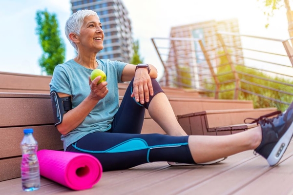 Image Healthy senior woman