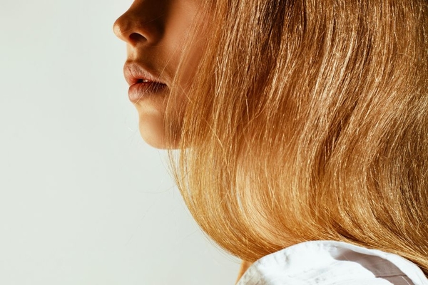 Image woman with blonde hair