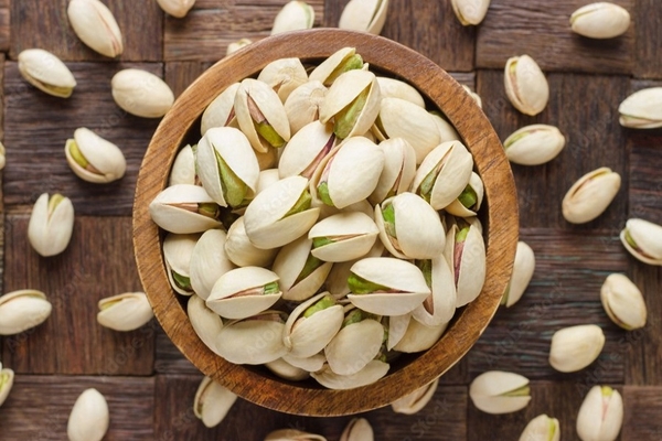 Image Pistachios in a bowl