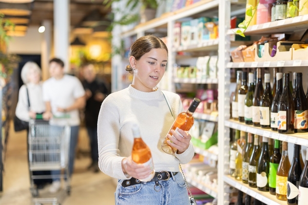 Image A shopper examining a wine label.