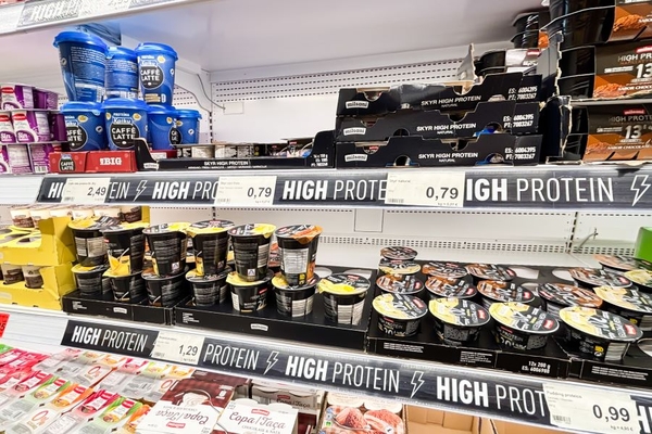 Supermarket shelf with high-protein signs